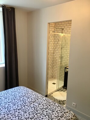 1 chambre, fer et planche à repasser, Wi-Fi, draps fournis