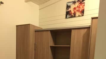 2 bedrooms, in-room safe, iron/ironing board, WiFi