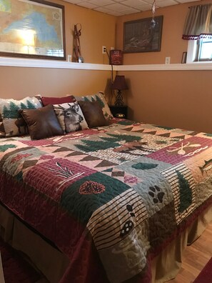 3 bedrooms, desk, free WiFi, bed sheets - Gateway to Lake Superior-near Ashland, WI . Private Cabin-237 acres & Trails.  (Ashland)