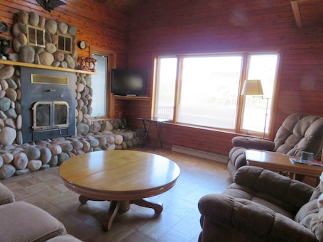 TV, fireplace, DVD player, table tennis