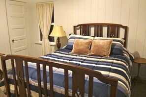 3 chambres, bureau, fer et planche à repasser, lit parapluie