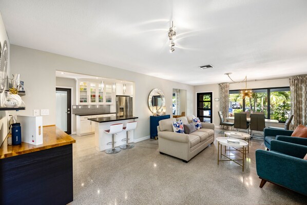 Smart TV, DVD player, offices - Martini Manor is the ultimate Tropical Oasis with a private Heated Pool! (Wilton Manors)