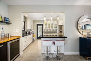 Fridge, microwave, oven, stovetop - Martini Manor is the ultimate Tropical Oasis with a private Heated Pool! (Wilton Manors)