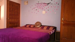 6 bedrooms, internet - Beautiful mountains view ,awesome feeling full of nature . (Summerhill,shimla)