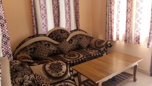 TV - Beautiful mountains view ,awesome feeling full of nature . (Summerhill,shimla)