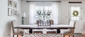 The Little Blue Bungalow, a Cozy 1940’ Schoolhouse, 5 min walk to Restaurants,