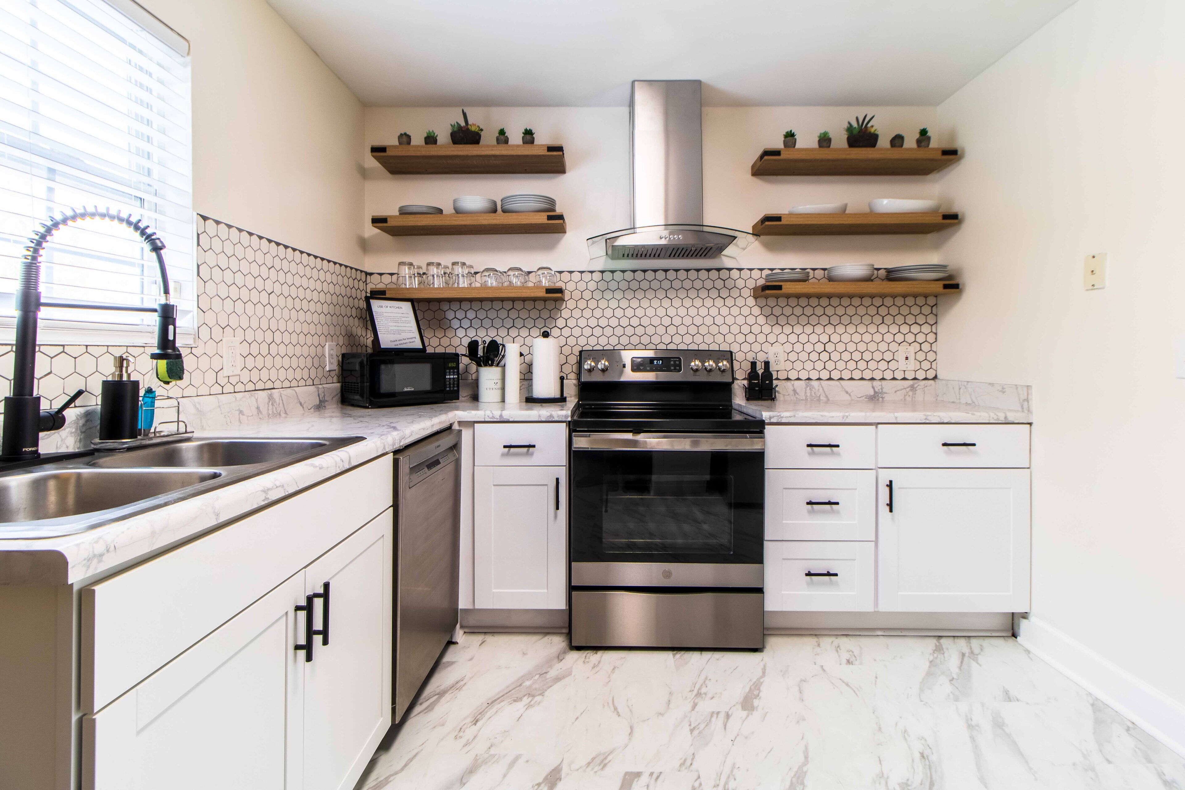 電子レンジ、オーブン、コンロ、食器洗い機