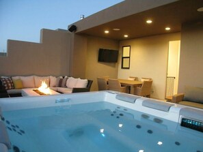 Outdoor dining - Large Home | Private Hot Tub | 14 Guests (Washington)