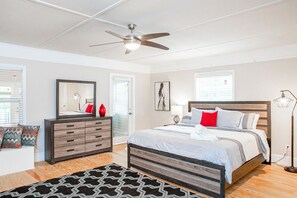 7 Schlafzimmer, Schreibtisch, Bügeleisen/Bügelbrett, WLAN