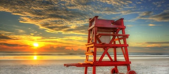 New Smyrna Beach Cozy Pool Home, Beach, Shopping & Restaurants