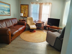 Smart TV, reproductor de DVD, libros y biblioteca musical