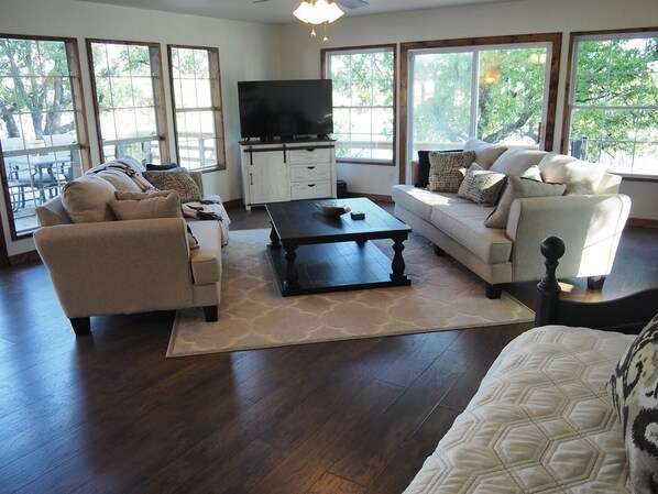 Smart TV, fireplace, DVD player, books