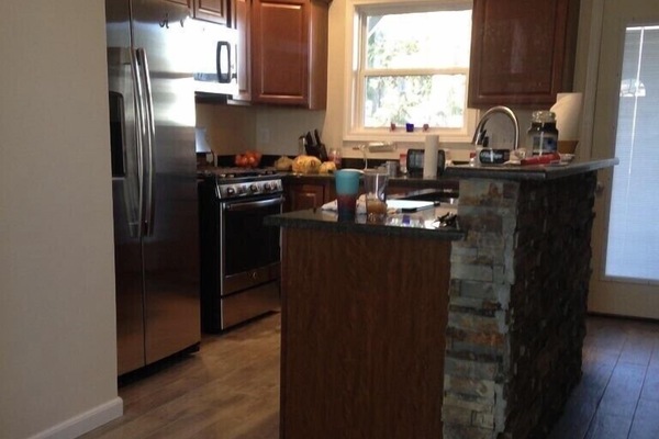 Microwave, dishwasher, coffee/tea maker, toaster