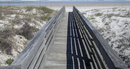 Relax-New Smyrna Beach , Sun, Shop, Ocean & Pool