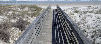 Relax-New Smyrna Beach , Sun, Shop, Ocean & Pool