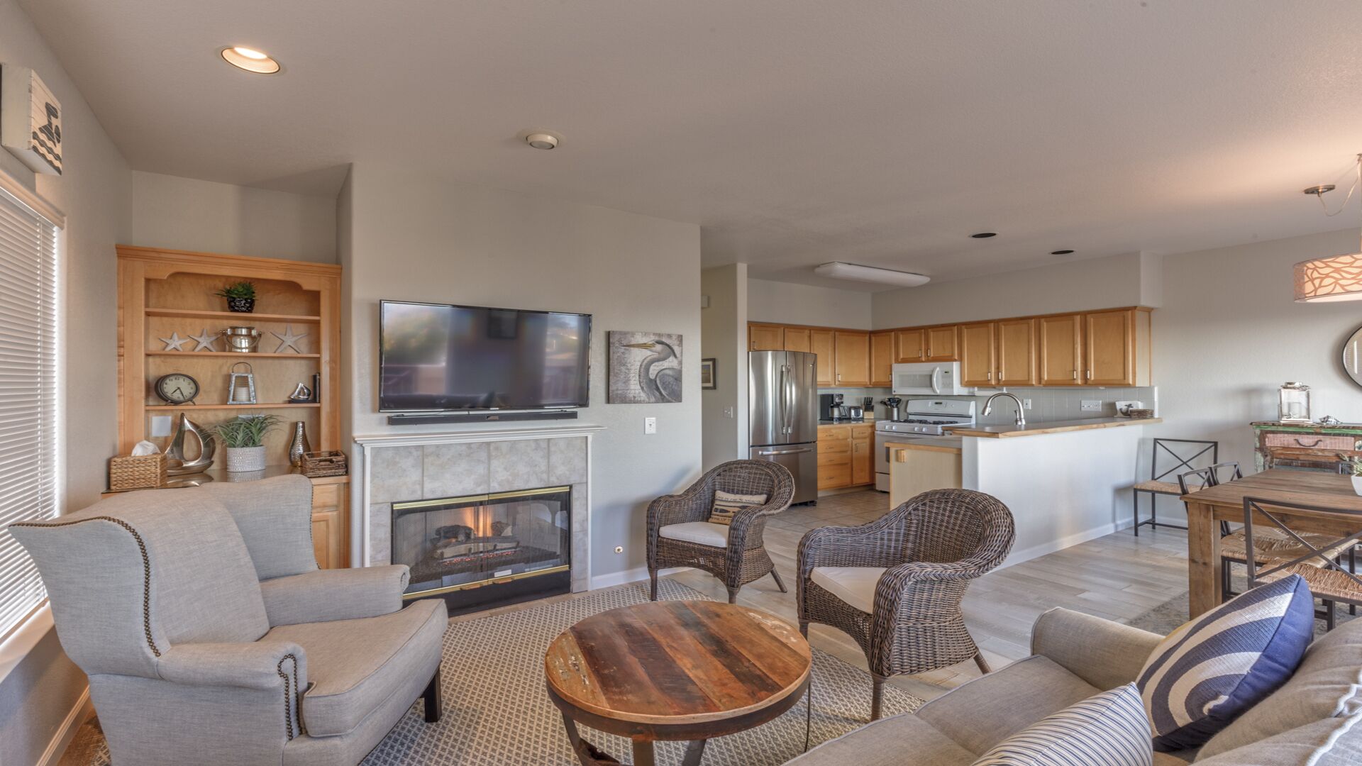 Smart TV, fireplace, DVD player, video library