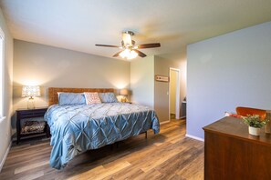 2 bedrooms, iron/ironing board, travel cot, free WiFi