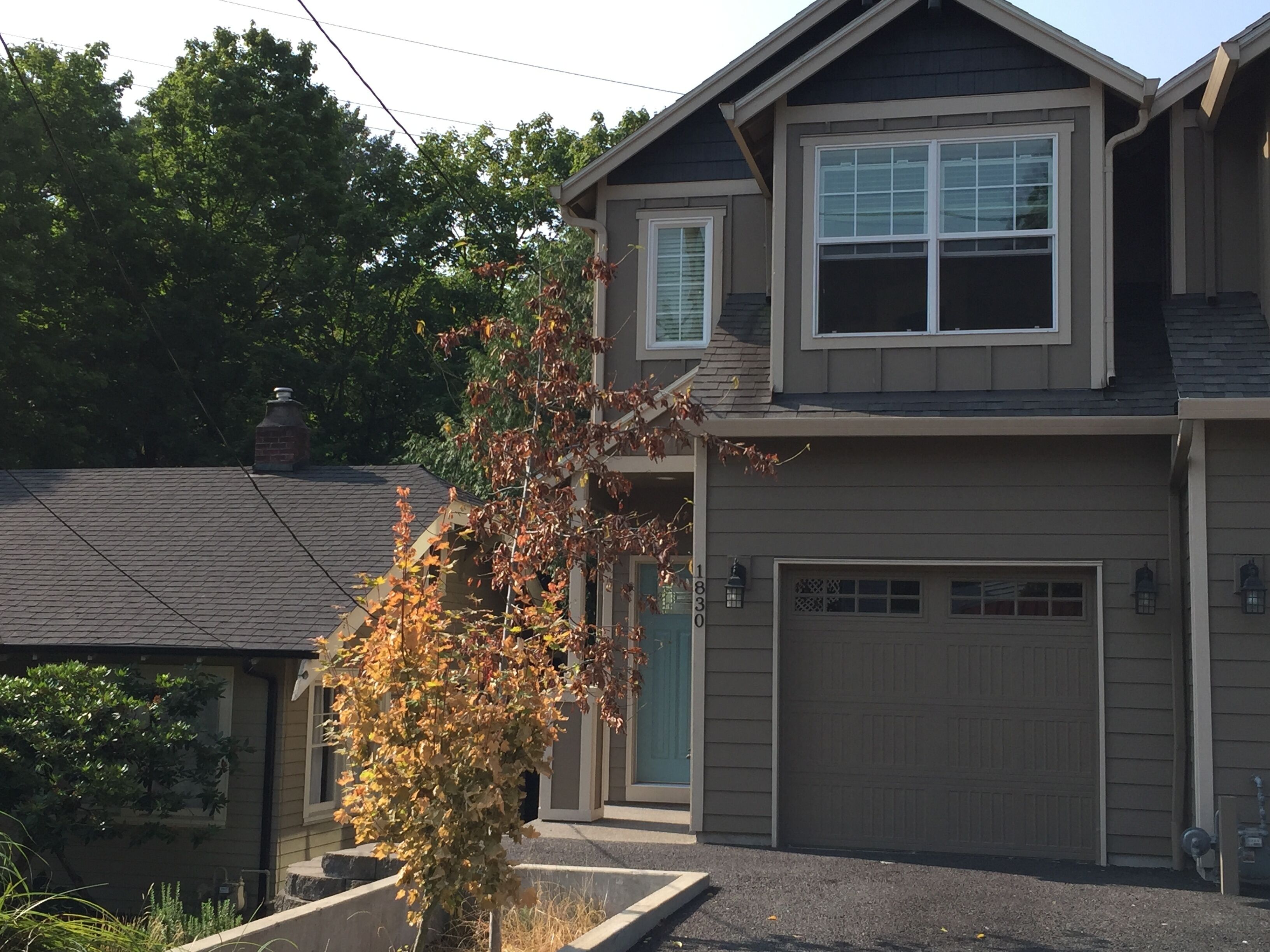 Comfortable.  Nearly New.  Close to Downtown Portland. Sleeps 4