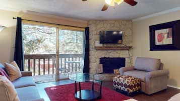 Télévision, cheminée