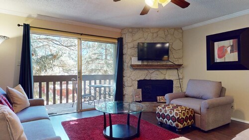 Close to Lifts | Fireplace | WiFi | Wren 203