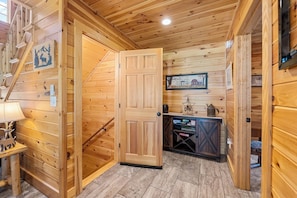 Interior - 4th of July weekend still OPEN! Come stay and enjoy Bridgton Comm Celebration! (Bridgton)