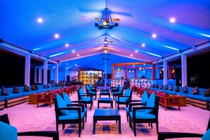 2 bars/lounges, poolside bar - South Palm Resort Maldives (Ismehela Hera)