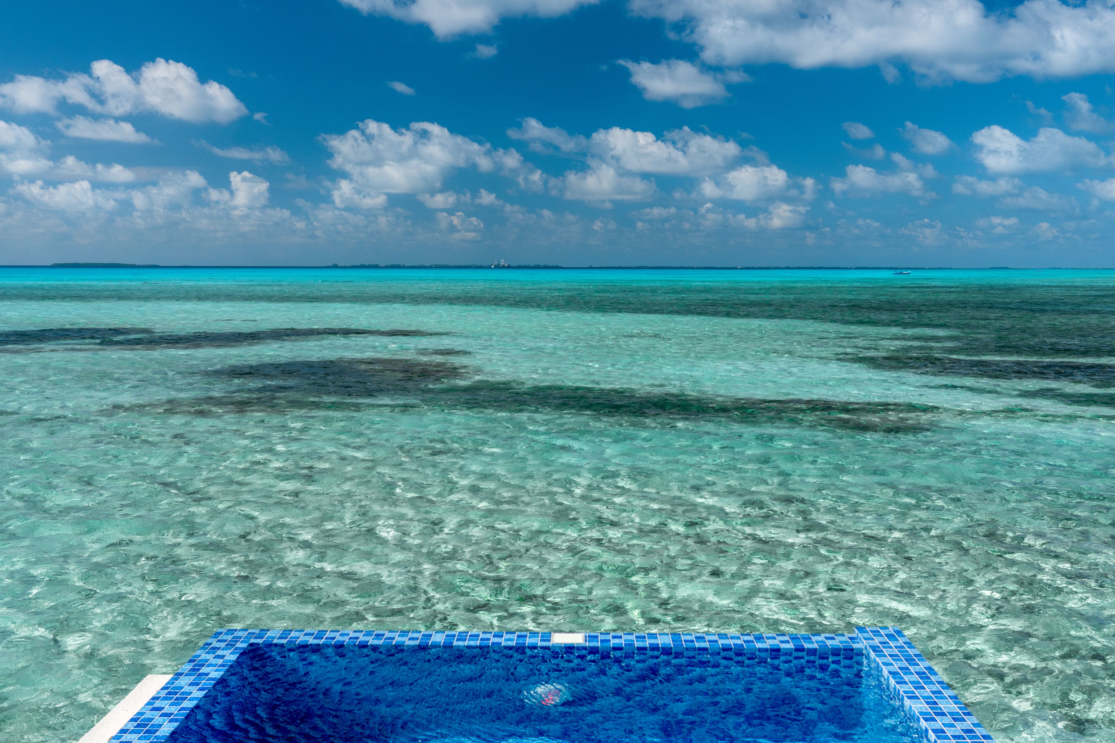 빌라 (Over Water Pool) | 1 개의 침실, 저자극성 침구, 오리/거위털 이불, 미니바