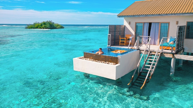 วิลล่า (Over Water Pool) | 1 ห้องนอน, เครื่องนอนป้องกันสารก่อภูมิแพ้, ผ้านวมขนเป็ด, มินิบาร์
