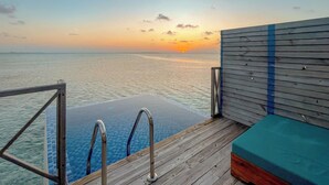 วิลล่า (Over Water Pool) | 1 ห้องนอน, เครื่องนอนป้องกันสารก่อภูมิแพ้, ผ้านวมขนเป็ด, มินิบาร์