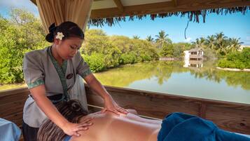 Couples treatment room(s), sauna, hot tub, steam room