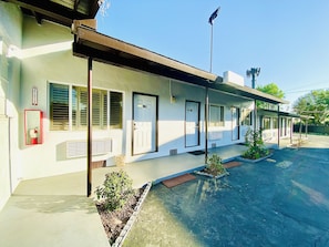 Exterior - Casa Blanca Inn & Suites (Whittier)