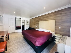 Soundproofing, free WiFi, bed sheets - Casa Blanca Inn & Suites (Whittier)