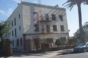 A two-story building with a sign indicating 'Las Palmas Hotel' and a 'Daily Weekly Phone' sign. - Las Palmas Hotel (Los Angeles)