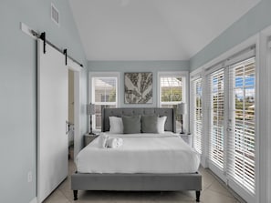 3 bedrooms, desk, iron/ironing board, travel crib - Coral Lagoon Resort and The Boathouse-Marathon FL (Marathon)