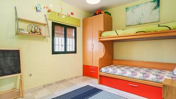 2 bedrooms, iron/ironing board, free WiFi, bed sheets