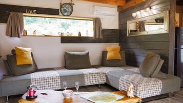 Ălytelevisio, kirjoja