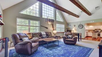 Televisión, chimenea, videojuegos y futbolito