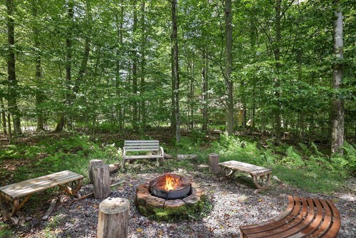 ⛱️⛷️⛰️Mt. Maplewood Chalet❤️Family-Budget☆HotTub☆Fireplace☆Games☆Ski☆Dogs+