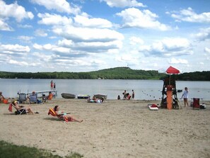 Beach - ⛱️⛷️⛰️Mt. Maplewood Chalet❤️Family-Budget☆HotTub☆Fireplace☆Games☆Ski☆Dogs+ (Pocono Lake)