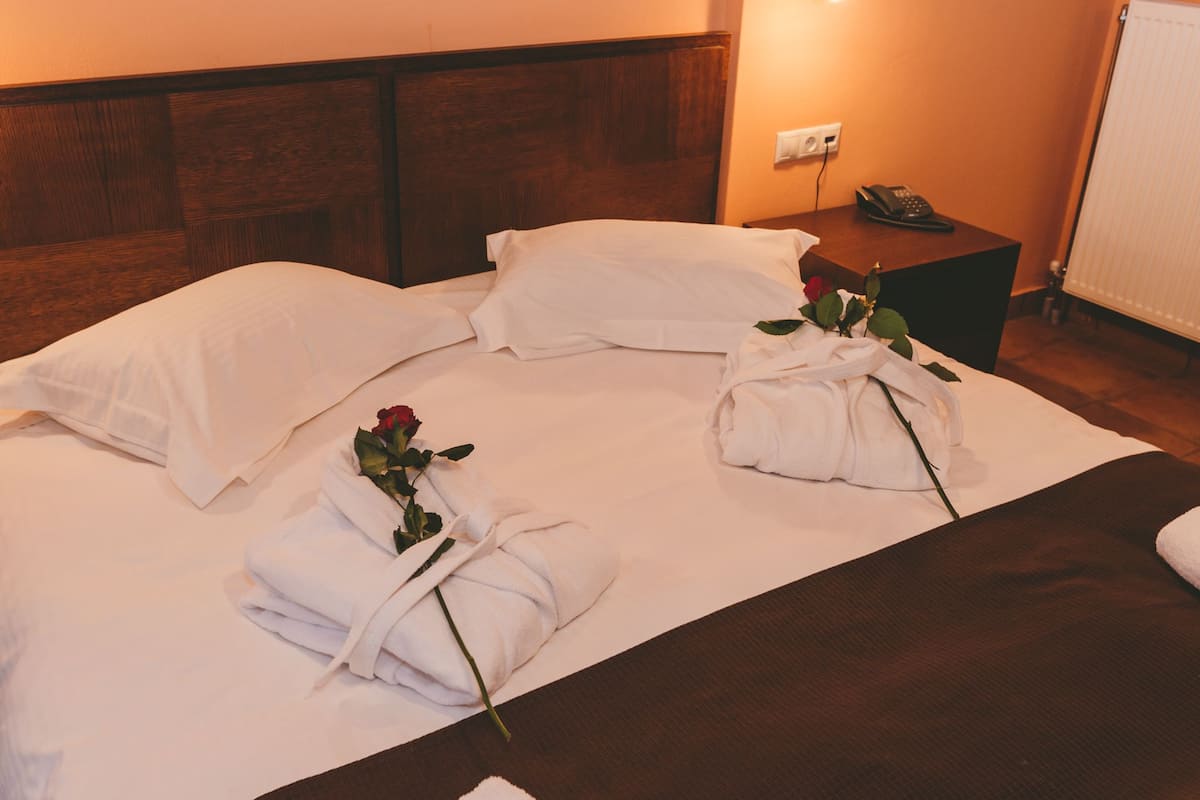suite, fireplace, mountain view | premium bedding, down duvets, minibar, in-room safe