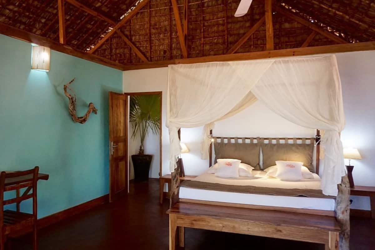 Premium Suite, Non Smoking, Sea View | Blackout drapes, bed sheets