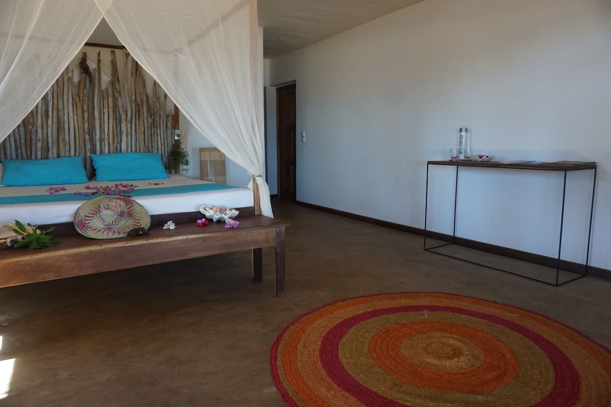 Signature Penthouse, Non Smoking, Sea View | Blackout drapes, bed sheets