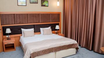 Hypo-allergenic bedding, in-room safe, blackout curtains, soundproofing