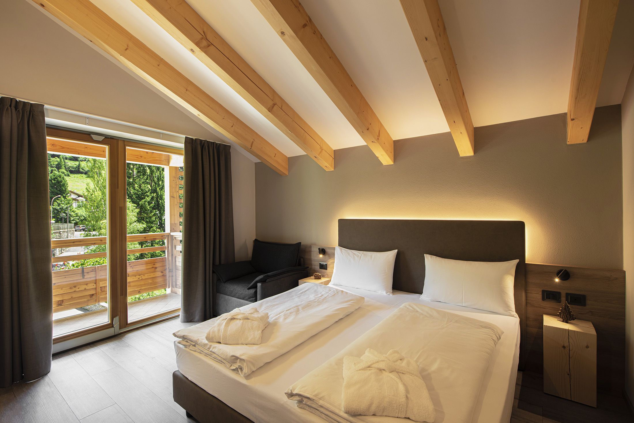 comfort double room | premium bedding, minibar, in-room safe, desk