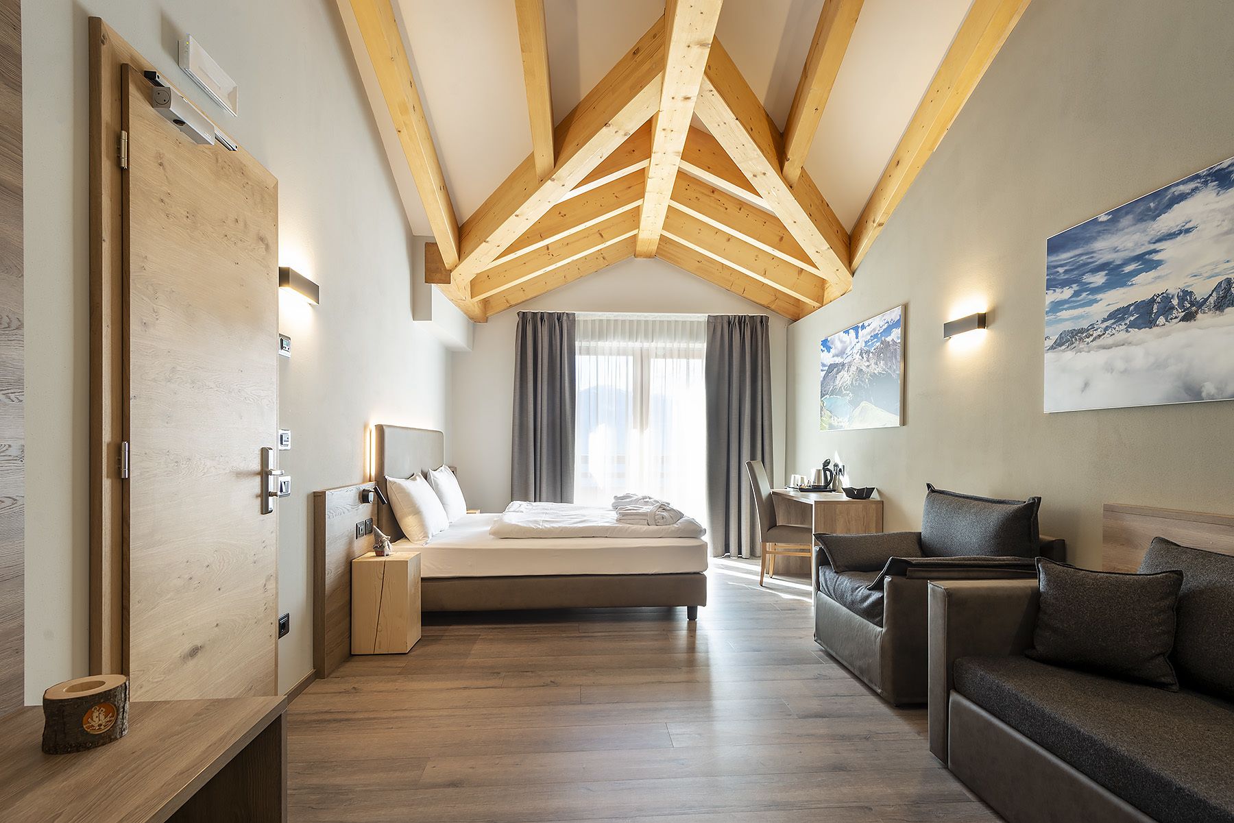 deluxe double room | premium bedding, minibar, in-room safe, desk