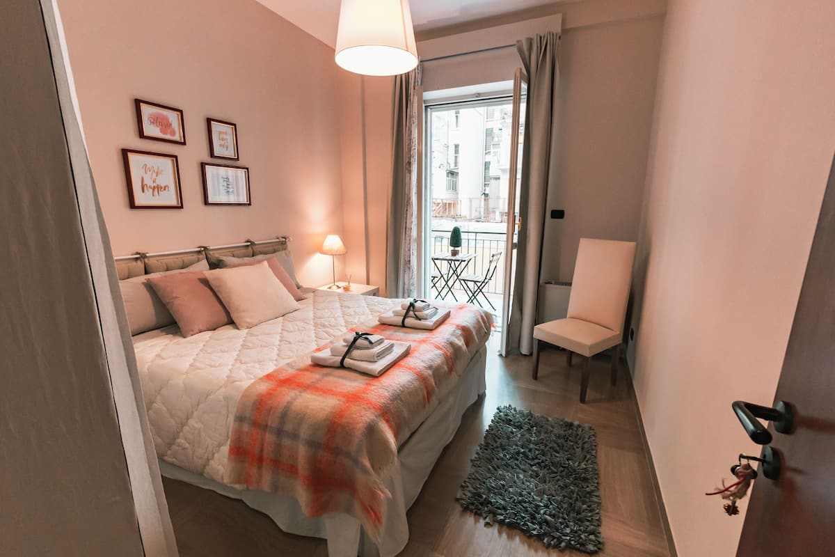Double Room, 1 Bedroom, Shared Bathroom, Courtyard View | Desk, free WiFi, bed sheets