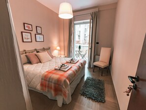 Double Room, 1 Bedroom, Shared Bathroom, Courtyard View | Desk, free WiFi, bed sheets - Principe Amedeo 184 (Bari)
