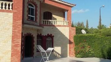 Villa, 4 Bedrooms | 4 bedrooms, in-room safe, desk, blackout curtains