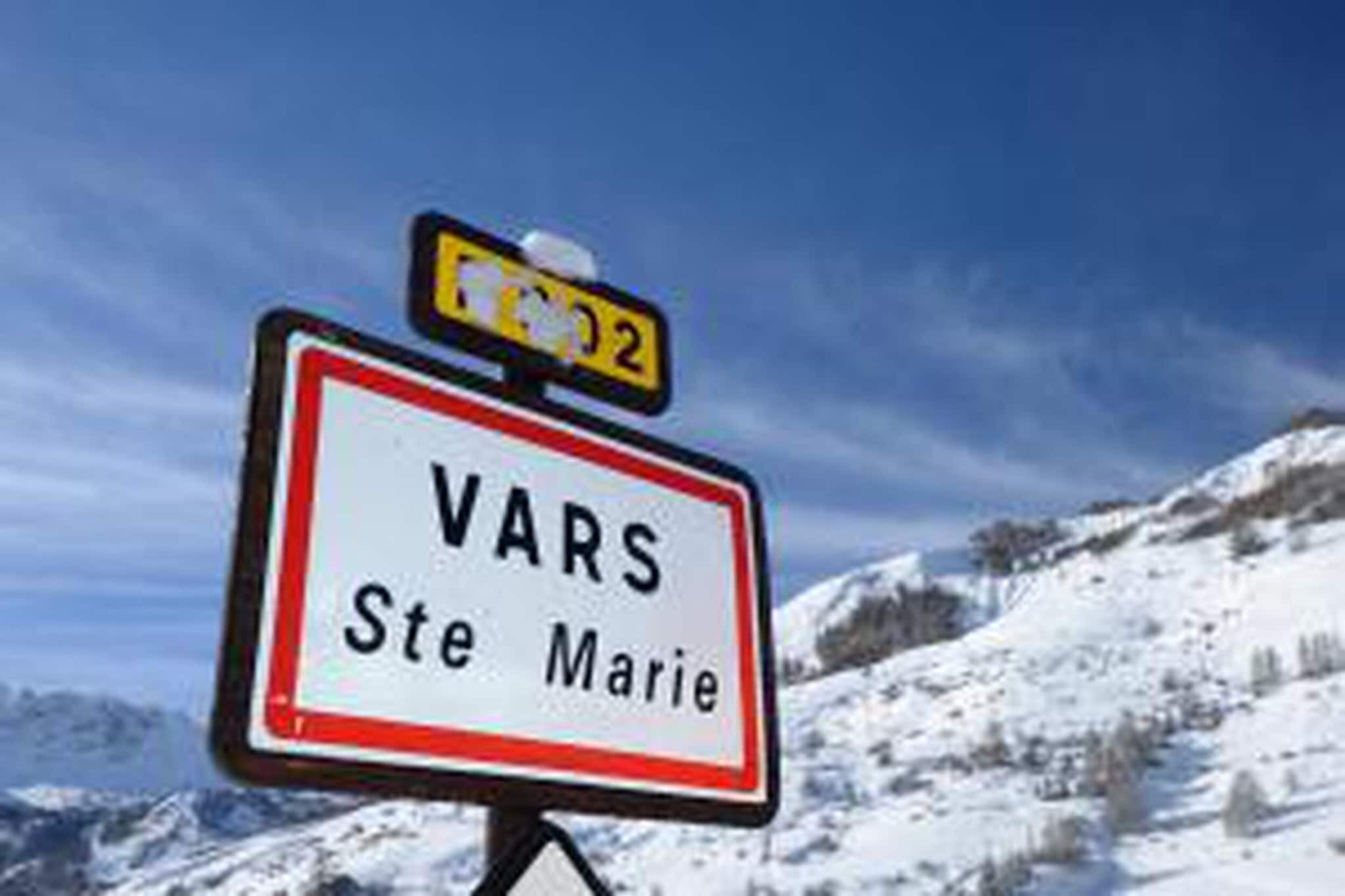 Un panneau indiquant le lieu avec l’inscription « VARS Ste Marie ».