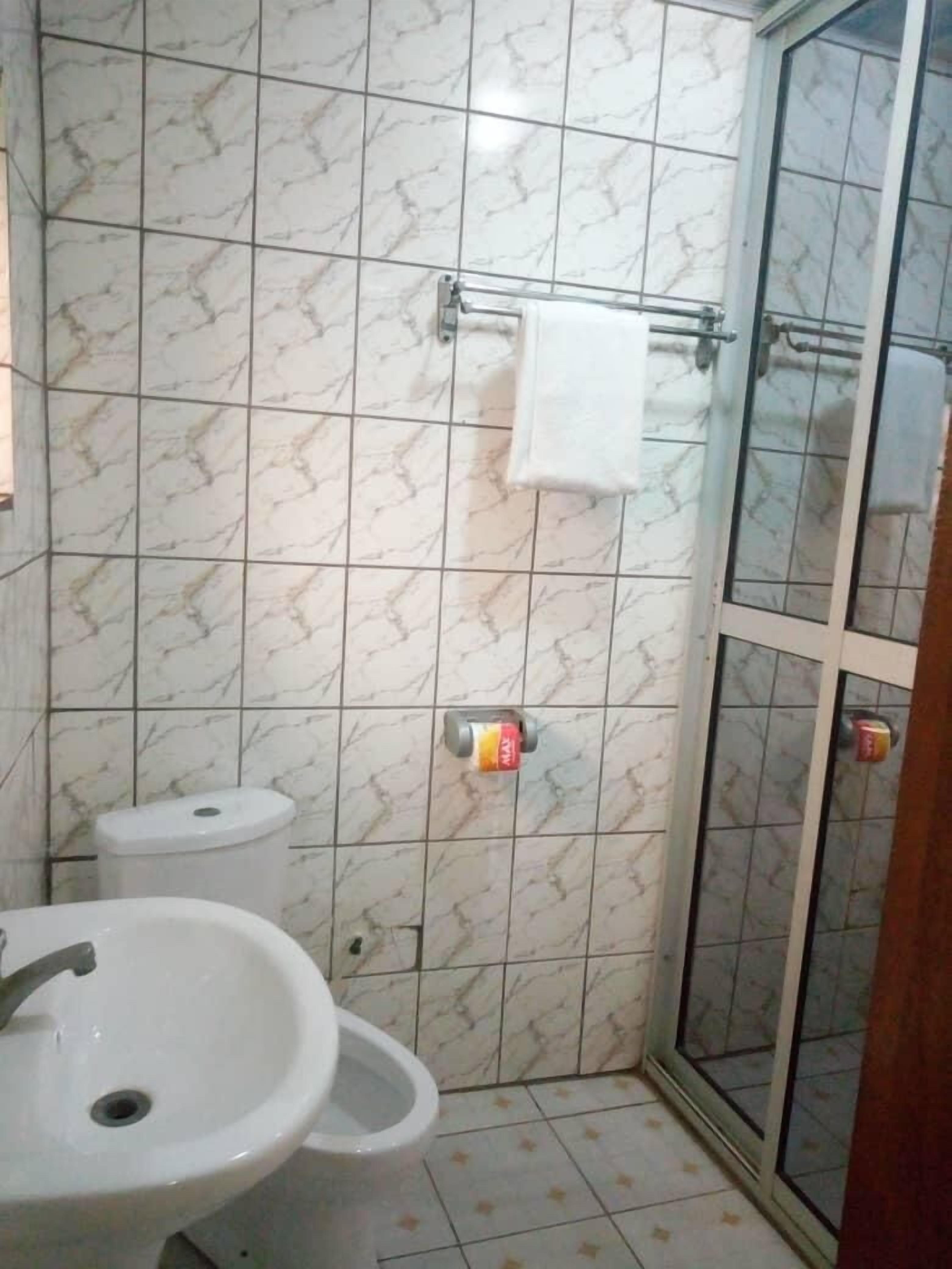 华丽客房 | 浴室 | 深泡浴缸、免费洗浴用品、拖鞋、坐浴桶